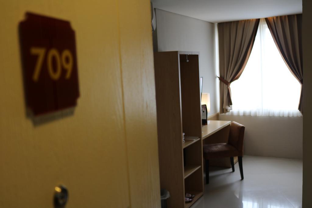 Bekizaar Hotel Surabaya Exterior foto