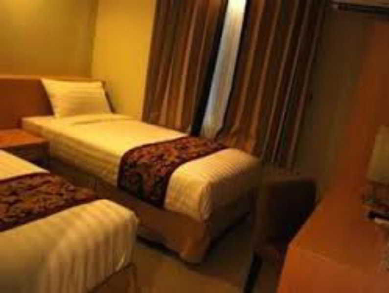 Bekizaar Hotel Surabaya Exterior foto