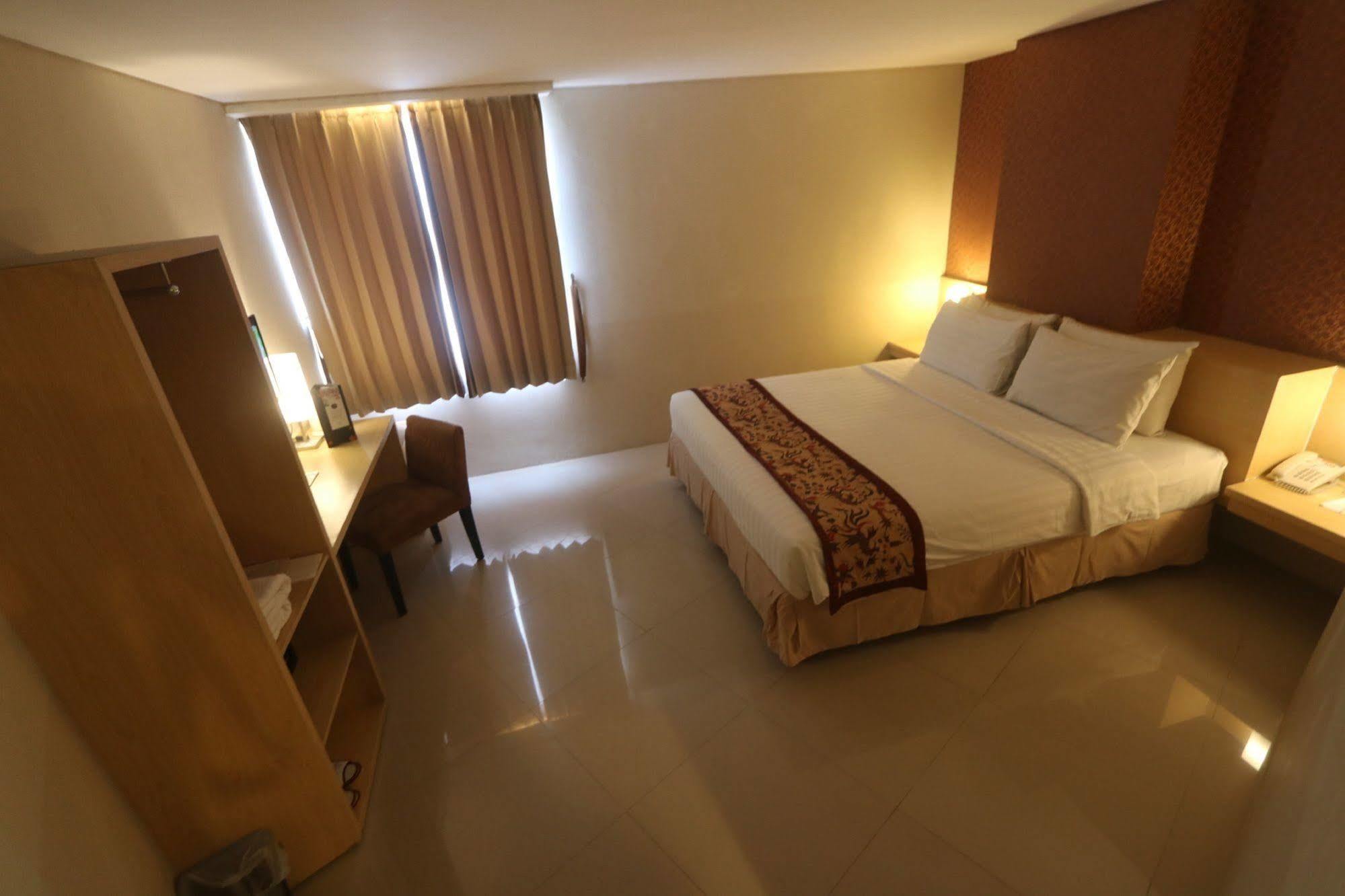 Bekizaar Hotel Surabaya Exterior foto